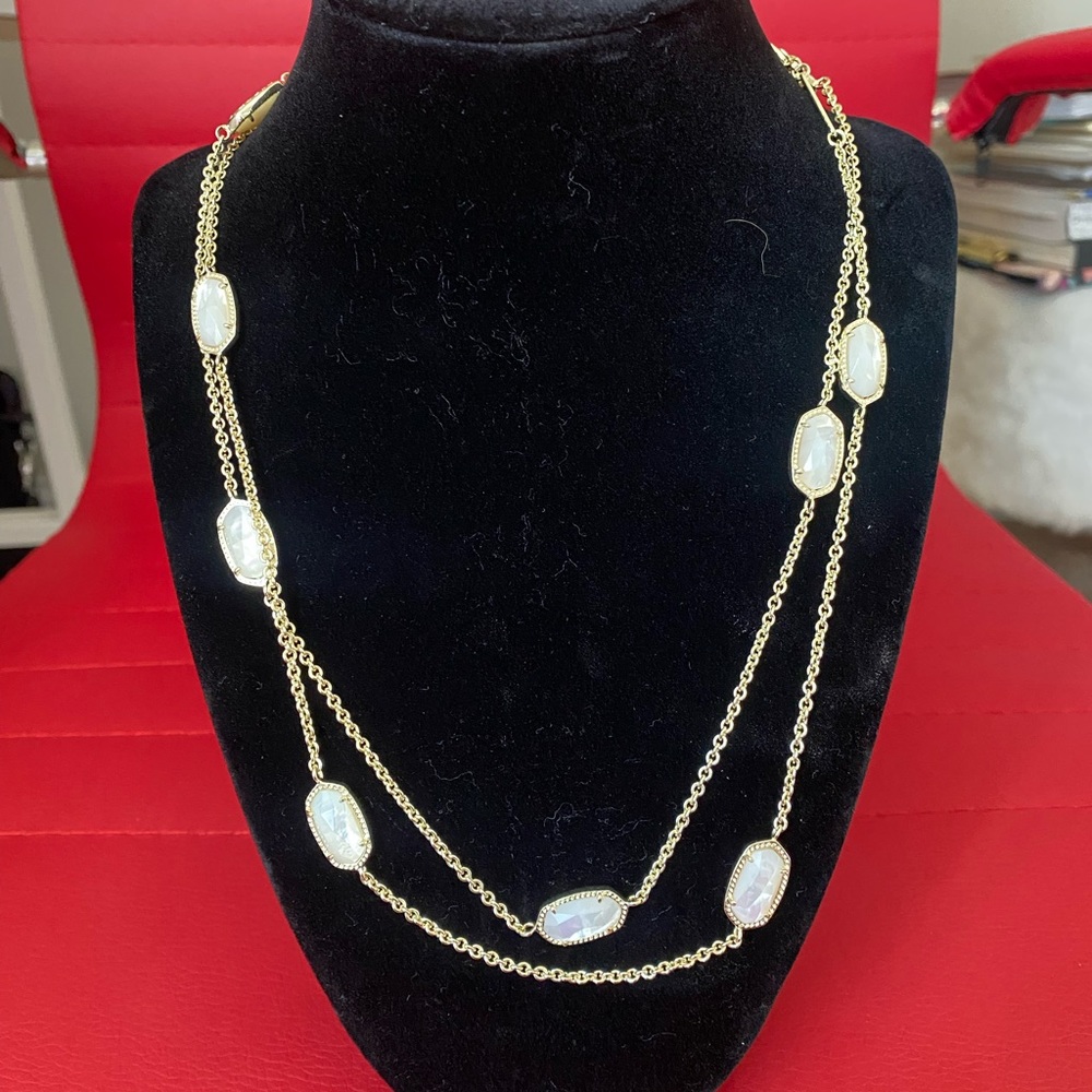 Kendra Scott necklace